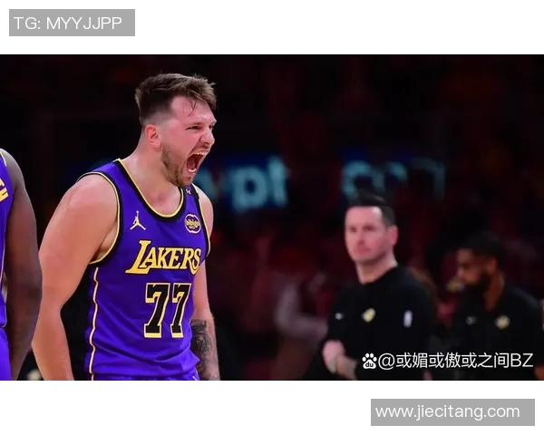 湖人独行侠常规赛现趣味一幕:东契奇38分救主,观众高呼里弗斯 湖人独行侠常规赛现趣味一幕:东契奇38分救主,观众高呼里弗斯