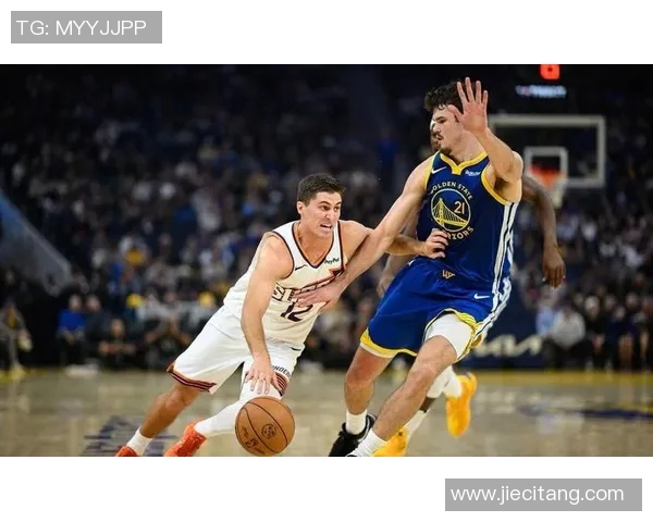 NBA常规赛:库里28分率勇士击退布克38分太阳,小巴特勒伤退成转折 NBA常规赛:库里28分率勇士击退布克38分太阳,小巴特勒伤退成转折